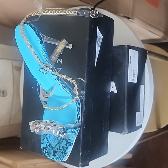 Heels - Picture 2 of 3